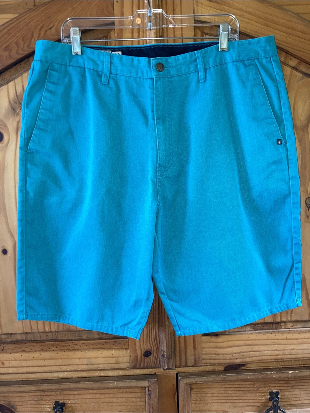 Men Volcom Corpo teal blue green  long chino shorts size 38